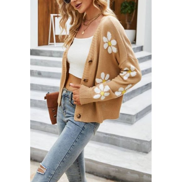 NWT-Loose Single-breasted Flower Knitting Cardigan - Picture 4 of 4